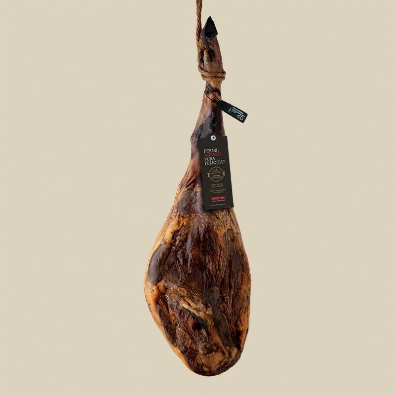LOT 7. Bellota open pasture Iberian Ham (6,5Kg) in a gift box