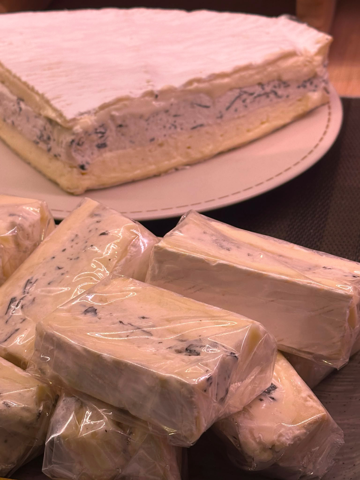 TR formatges cremosos - brie trufat - andreu gastronomia - foto 2.jpg
