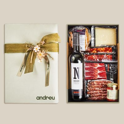 COMBINED. Elegant gift box with exclusive products to celebrate any occasion